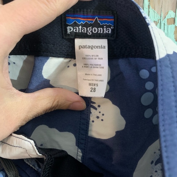 Men’s Blue and white Patagonia hibiscus print swim trunks #surfing #beach - Picture 3 of 5